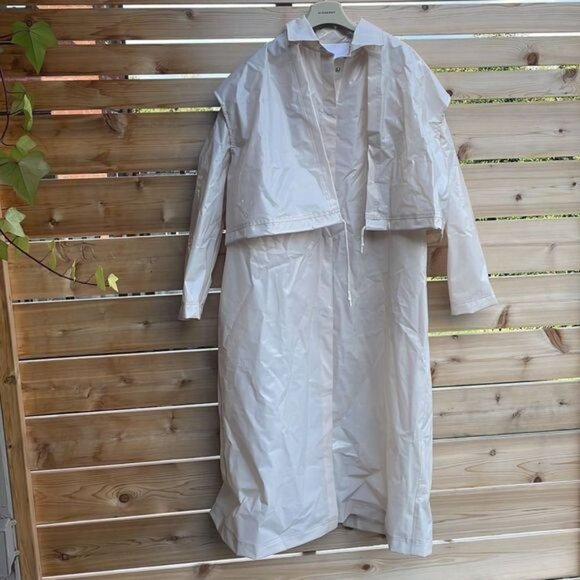 Cream Trench Coat with Classic Collar and Oversized Fit - Picture 13 of 16